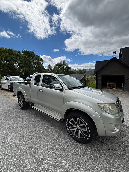 Toyota HiLux 8 of 30