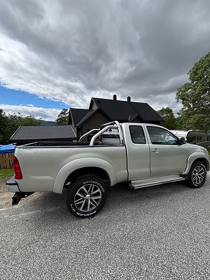 Toyota HiLux 9 of 30