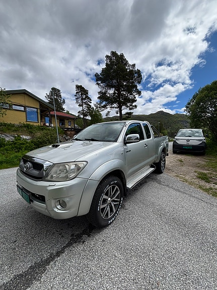 Toyota HiLux 4 of 30