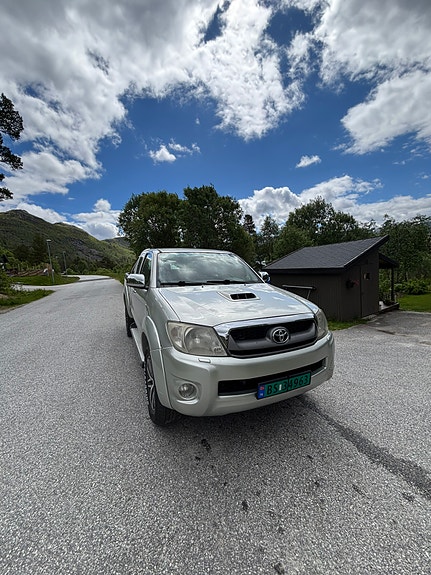 Toyota HiLux 7 of 30