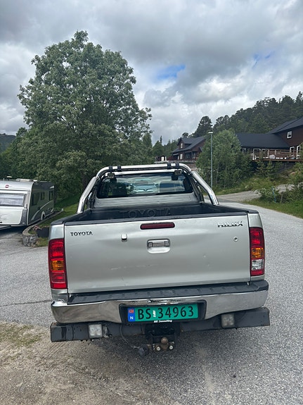 Toyota HiLux 12 of 30