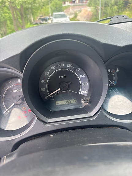 Toyota HiLux 19 of 30
