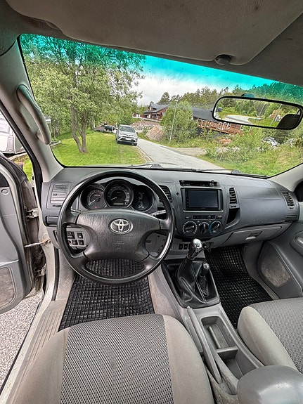 Toyota HiLux 15 of 30