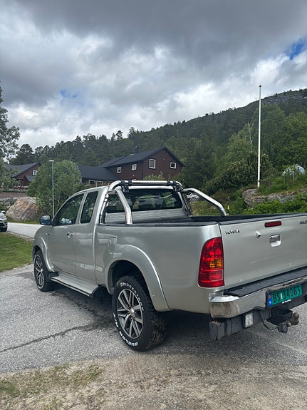 Toyota HiLux 13 of 30