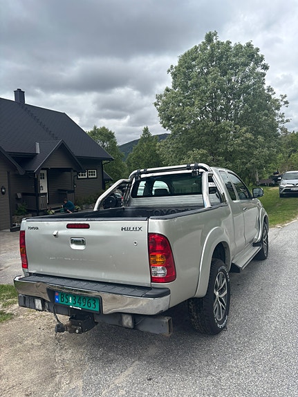 Toyota HiLux 10 of 30