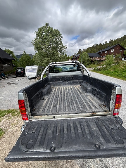 Toyota HiLux 11 of 30
