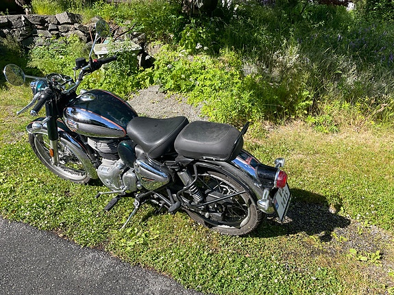 Royal Enfield Classic 350 2 of 5