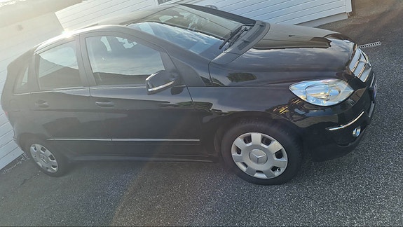 Mercedes-Benz B180 5 of 5