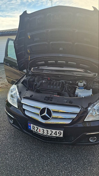 Mercedes-Benz B180 10 of 12