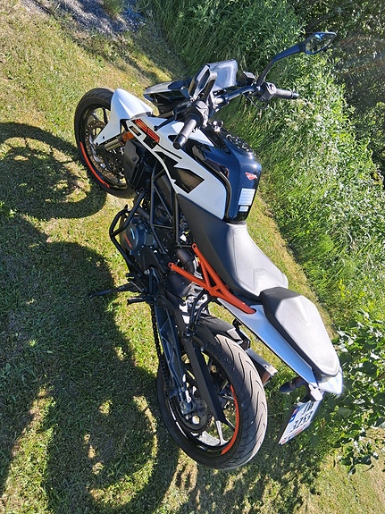 KTM 125 Duke 2 of 9