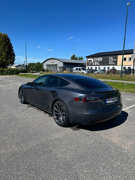 Tesla Model S 2 of 17