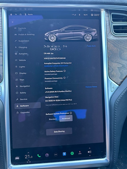 Tesla Model S 17 of 17