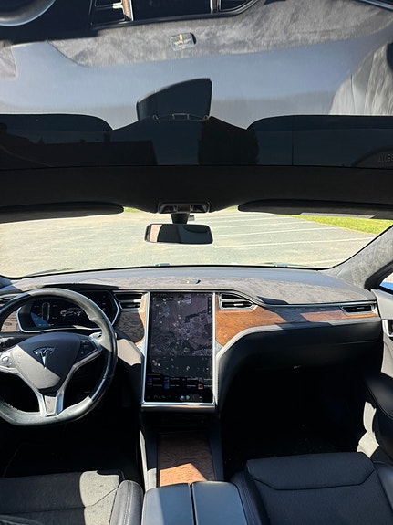 Tesla Model S 10 of 17