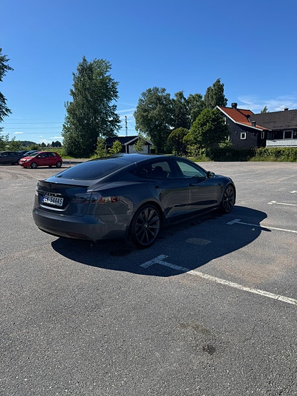 Tesla Model S 4 of 17