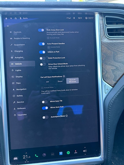 Tesla Model S 16 of 17