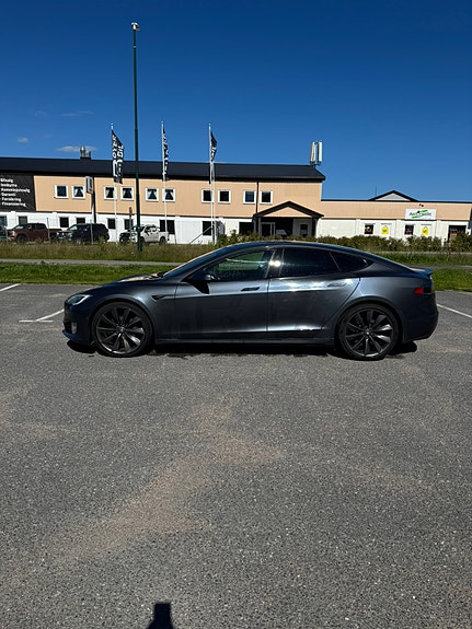 Tesla Model S 6 of 17