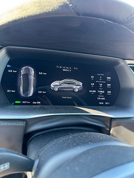Tesla Model S 11 of 17
