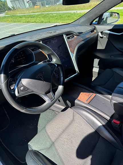 Tesla Model S 9 of 17