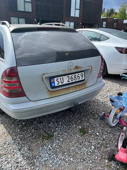 Mercedes-Benz C220 4 of 6