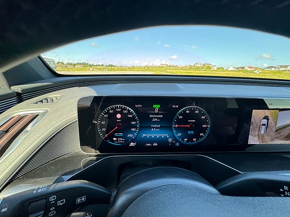 Mercedes-Benz EQC400 14 of 20