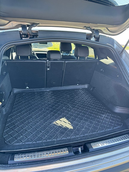 Mercedes-Benz EQC400 18 of 20