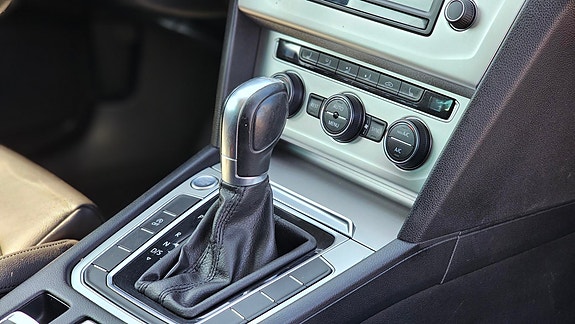 Volkswagen Passat 11 of 15