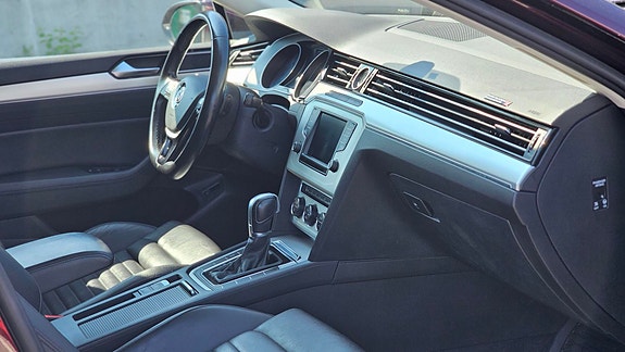 Volkswagen Passat 13 of 15