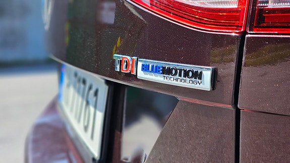 Volkswagen Passat 10 of 15