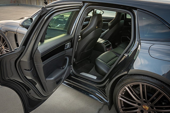 Porsche Panamera 4 18 of 27