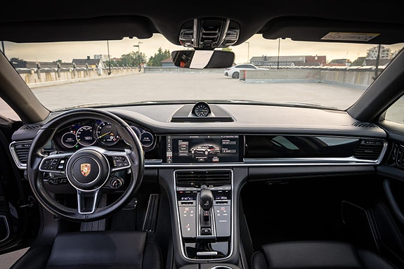 Porsche Panamera 4 10 of 27