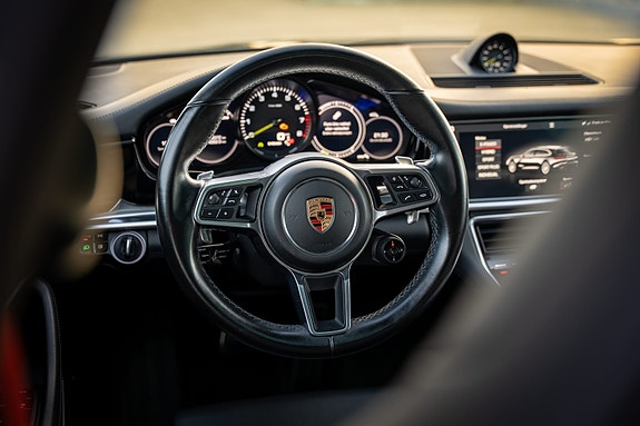 Porsche Panamera 4 11 of 27