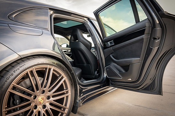 Porsche Panamera 4 20 of 27