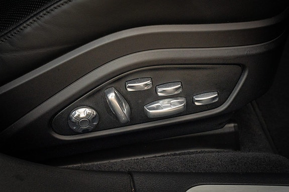 Porsche Panamera 4 23 of 27