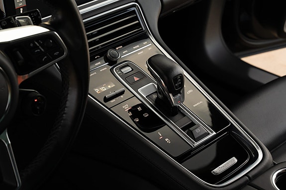 Porsche Panamera 4 13 of 27