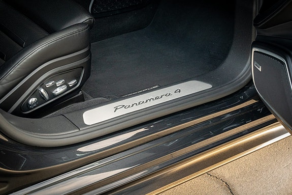 Porsche Panamera 4 24 of 27