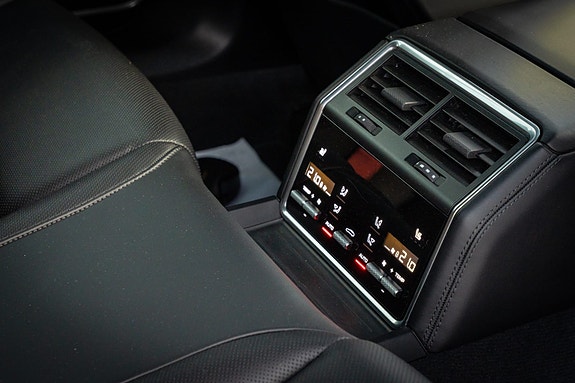 Porsche Panamera 4 19 of 27