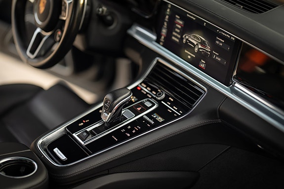 Porsche Panamera 4 12 of 27