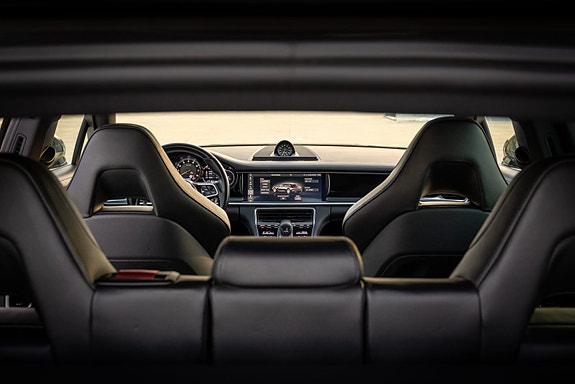 Porsche Panamera 4 17 of 27