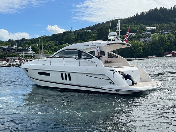 Fairline 38 Targa GT, autopilot, generator, radar, hekk og baugthruster 8 of 30