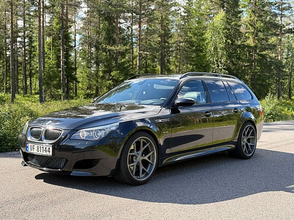 BMW M5 2 of 5