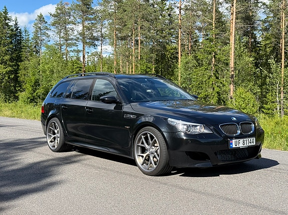 BMW M5 3 of 5