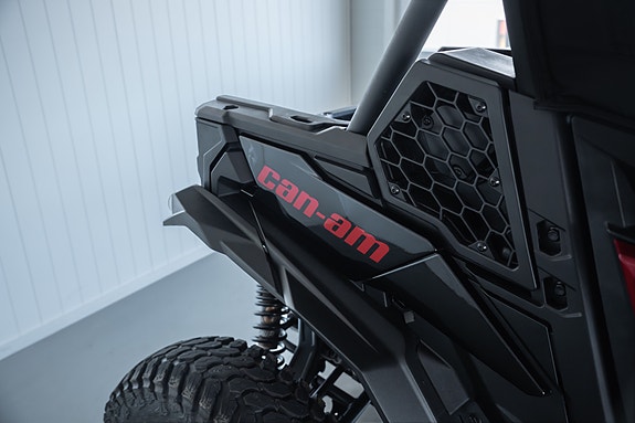 Can-Am Maverick Sport 1000R T 8 of 30