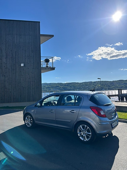 Opel Corsa 2 of 5