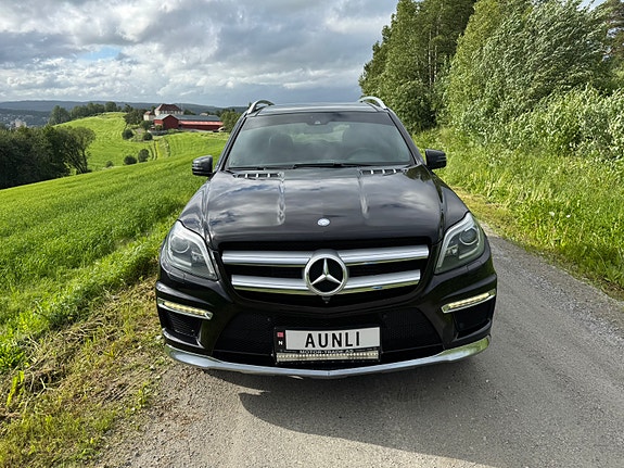 Mercedes-Benz GL350 2 of 5