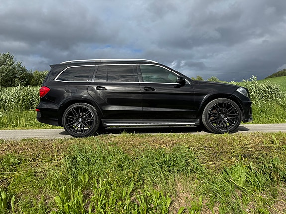 Mercedes-Benz GL350 4 of 5