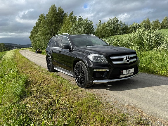 Mercedes-Benz GL350 3 of 5
