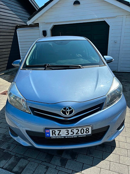 Toyota Yaris 4 of 9