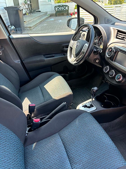 Toyota Yaris 5 of 9