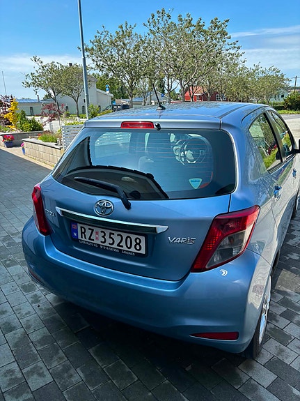 Toyota Yaris 8 of 9