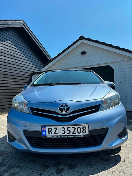 Toyota Yaris 9 of 9